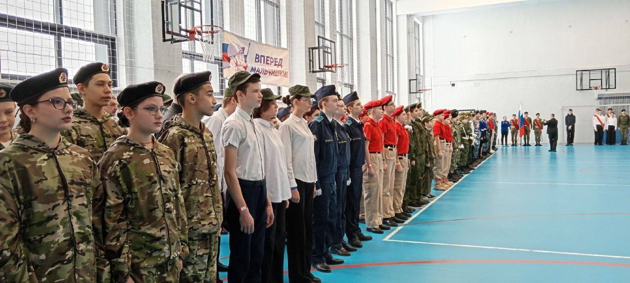 Патриотическая военно-спортивная игра «Вперед, мальчишки!» проходит в Липецке
