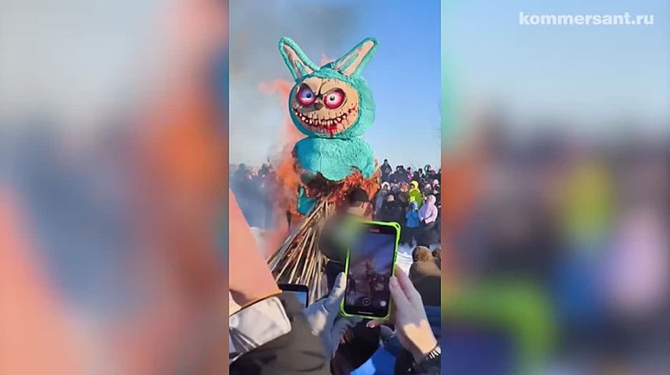 Чучело Лабубу сожгли на Масленицу в археологическом парке «Аргамач» в Липецкой области