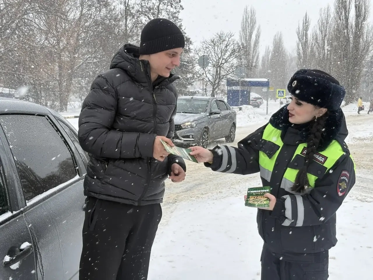 В Липецкой области в преддверии Дня защитника сотрудники Госавтоинспекции поздравляли водителей с наступающим праздником В Липецкой области в преддверии Дня защитника сотрудники Госавтоинспекции поздравляли водителей с наступающим праздником