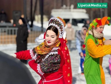 Масленицу отмечают в Нижнем парке Липецка