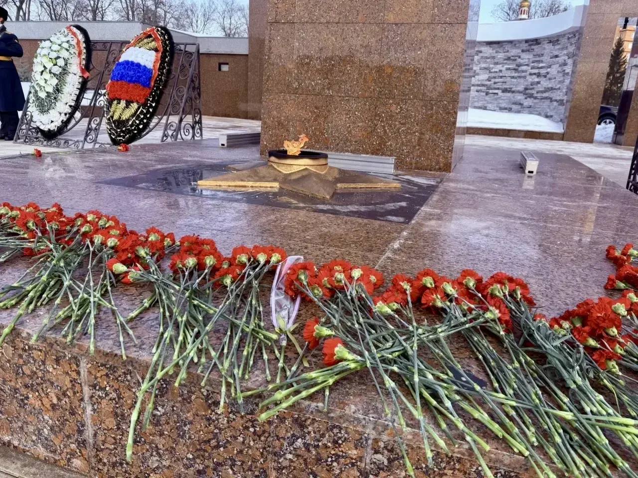 В Липецке в День защитника Отечества сотрудники регионального СК России почтили память павших на полях сражений В Липецке в День защитника Отечества сотрудники регионального СК России почтили память павших на полях сражений