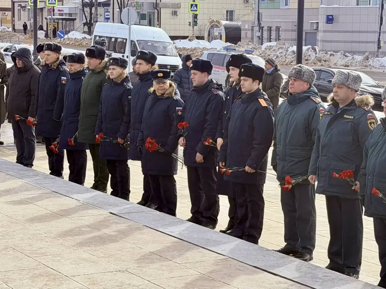 В Липецке в День защитника Отечества сотрудники регионального СК России почтили память павших на полях сражений В Липецке в День защитника Отечества сотрудники регионального СК России почтили память павших на полях сражений