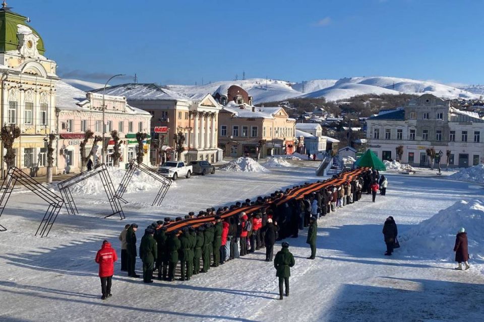 Акции ко Дню защитника: помощь и поздравления по стране