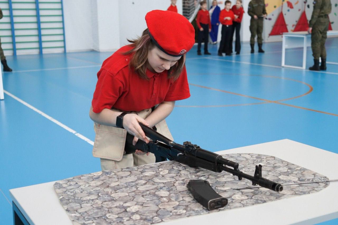 Юные патриоты показали свои силы в военно-спортивной игре «Вперед, мальчишки!» Юные патриоты показали свои силы в военно-спортивной игре «Вперед, мальчишки!»