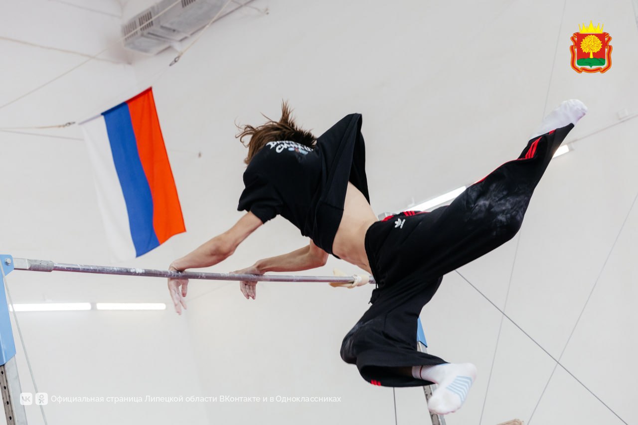 Крутили солнышко, зависали вверх ногами, делали невероятные трюки эти ребята на Фестивале воркаута в Липецке Крутили солнышко, зависали вверх ногами, делали невероятные трюки эти ребята на Фестивале воркаута в Липецке