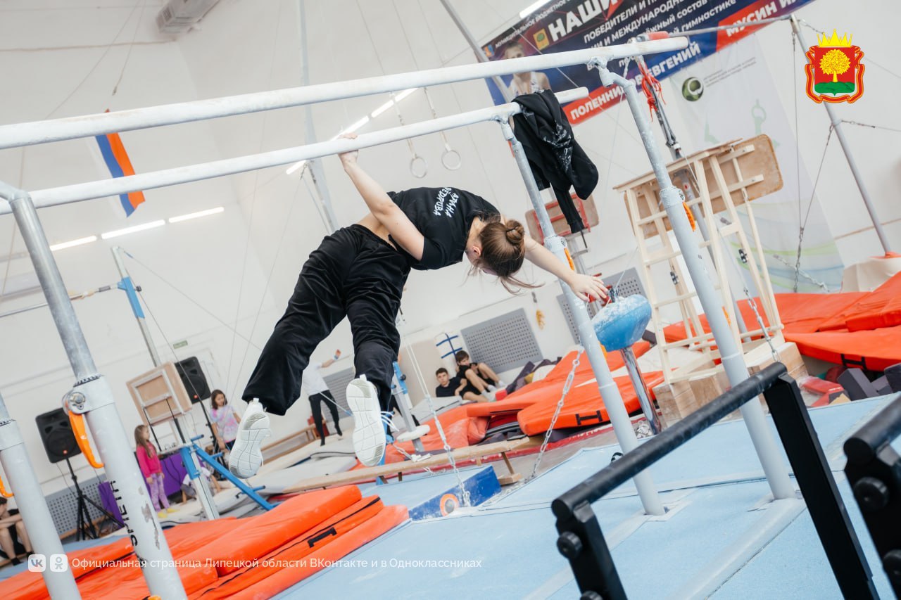 Крутили солнышко, зависали вверх ногами, делали невероятные трюки эти ребята на Фестивале воркаута в Липецке Крутили солнышко, зависали вверх ногами, делали невероятные трюки эти ребята на Фестивале воркаута в Липецке