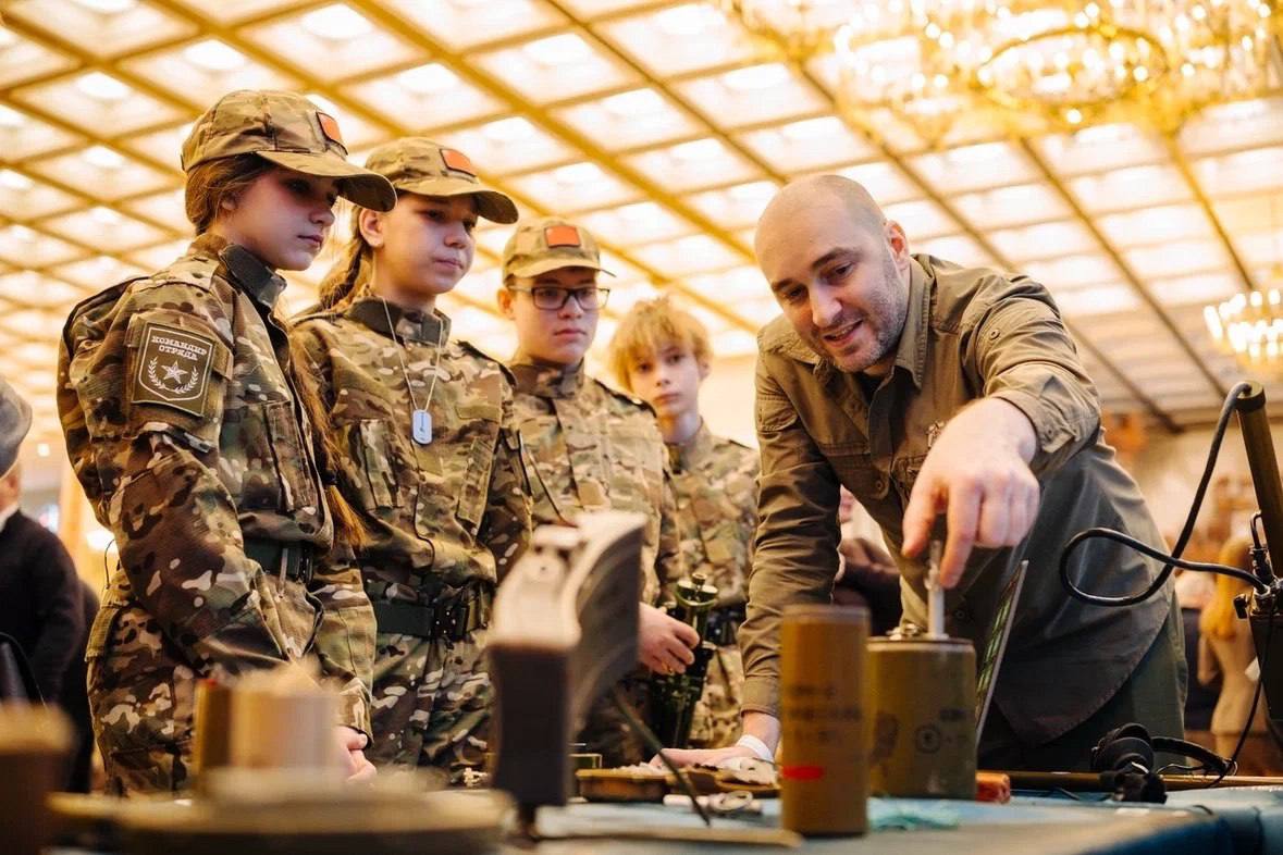 Липецкие школьники могут принять участие в современной военной игре «Зарница 2.0» Липецкие школьники могут принять участие в современной военной игре «Зарница 2.0»