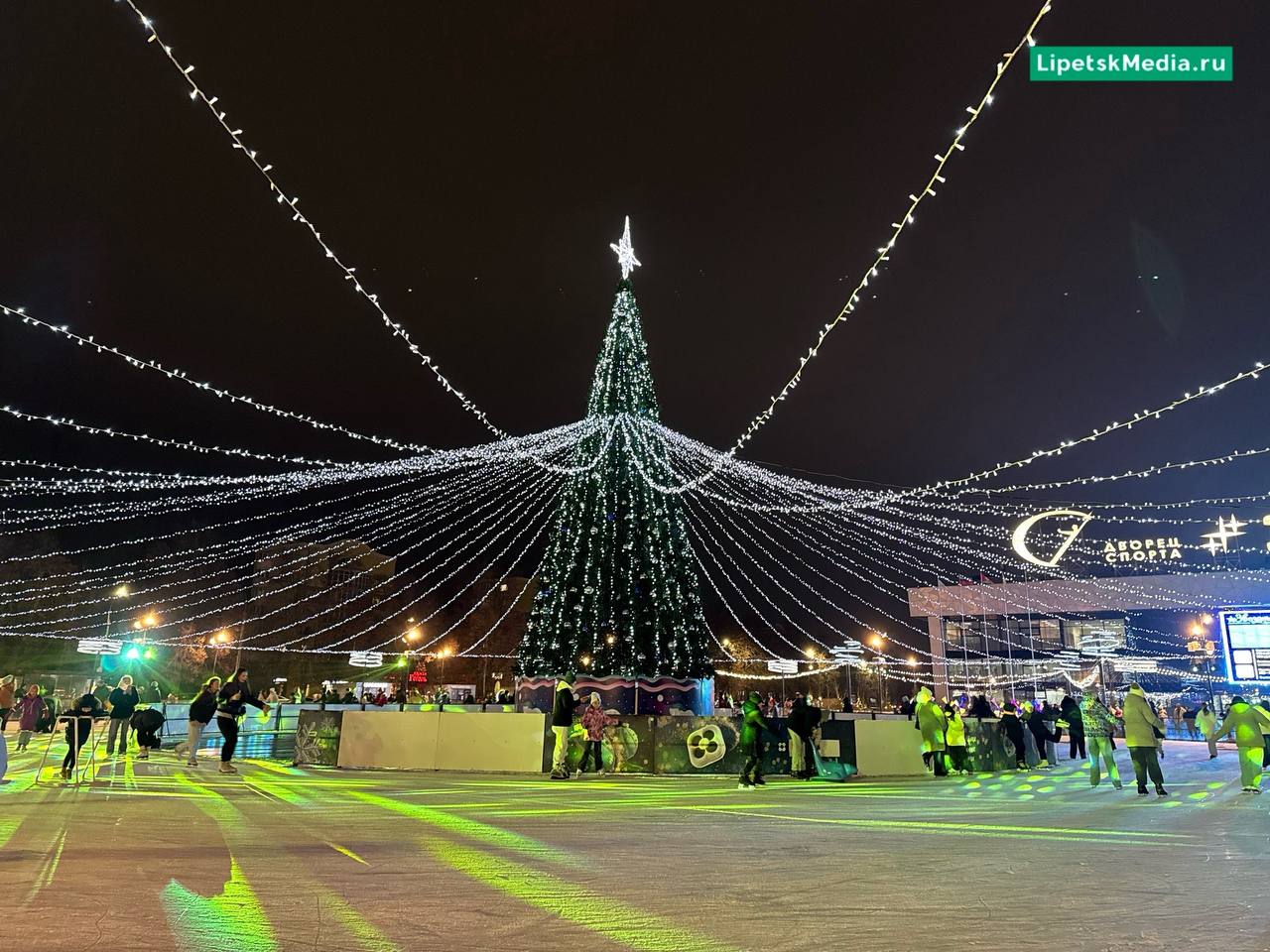 Открытый каток у «Звёздного» закрывает сезон