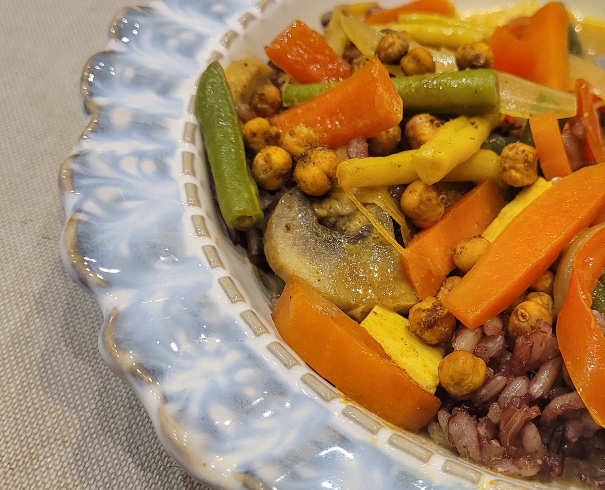 Согревающее нутовое карри с тофу и кокосовым молоком для веганов