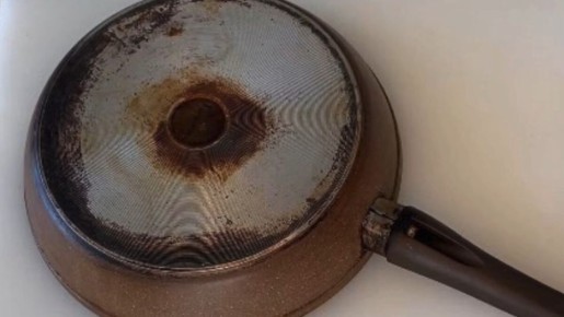 Секреты идеальной сковородки: как легко избавиться от жира и нагара