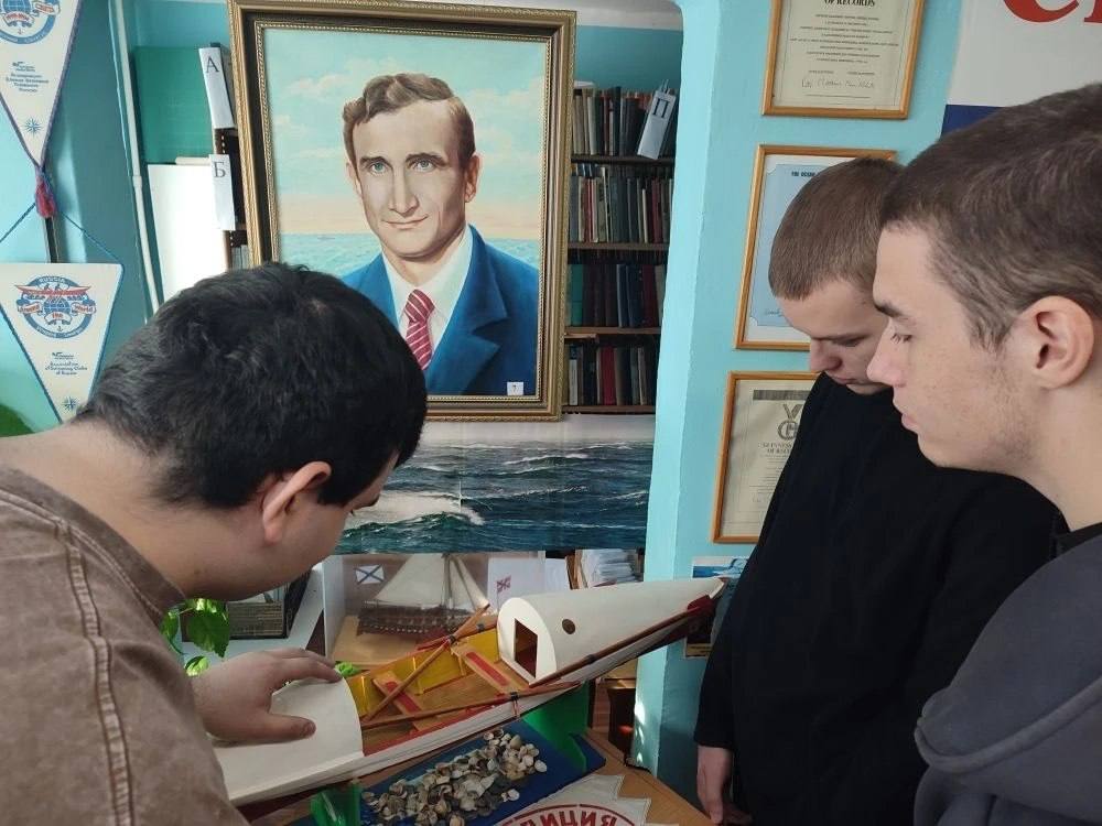 В библиотеке им. Е.П. Смургиса прошел час краеведения «Маршруты мужества» В библиотеке им. Е.П. Смургиса прошел час краеведения «Маршруты мужества»