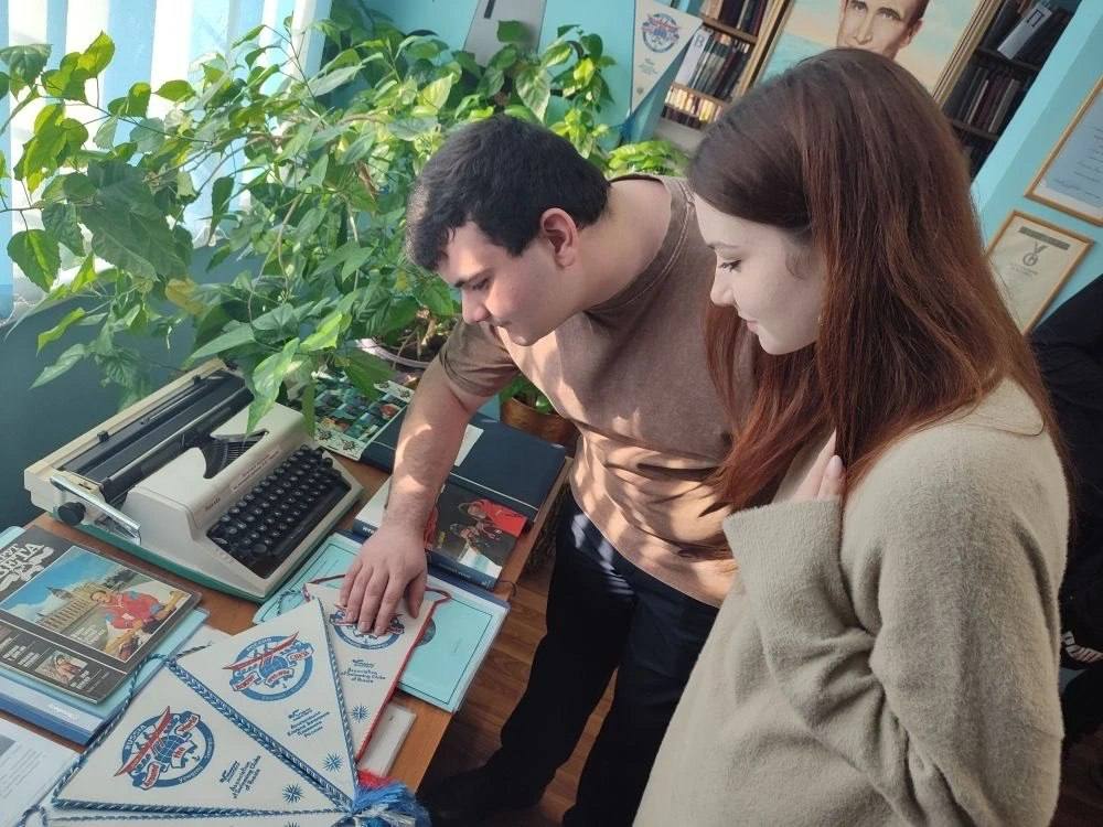 В библиотеке им. Е.П. Смургиса прошел час краеведения «Маршруты мужества» В библиотеке им. Е.П. Смургиса прошел час краеведения «Маршруты мужества»