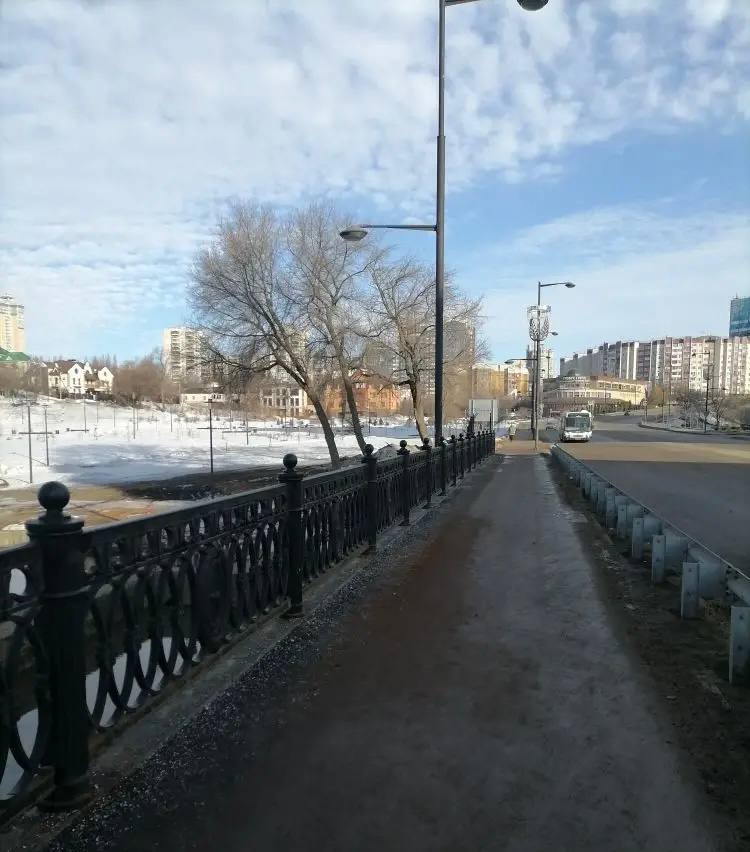 На Плехановском мосту в Липецке установили новое чугунное ограждение