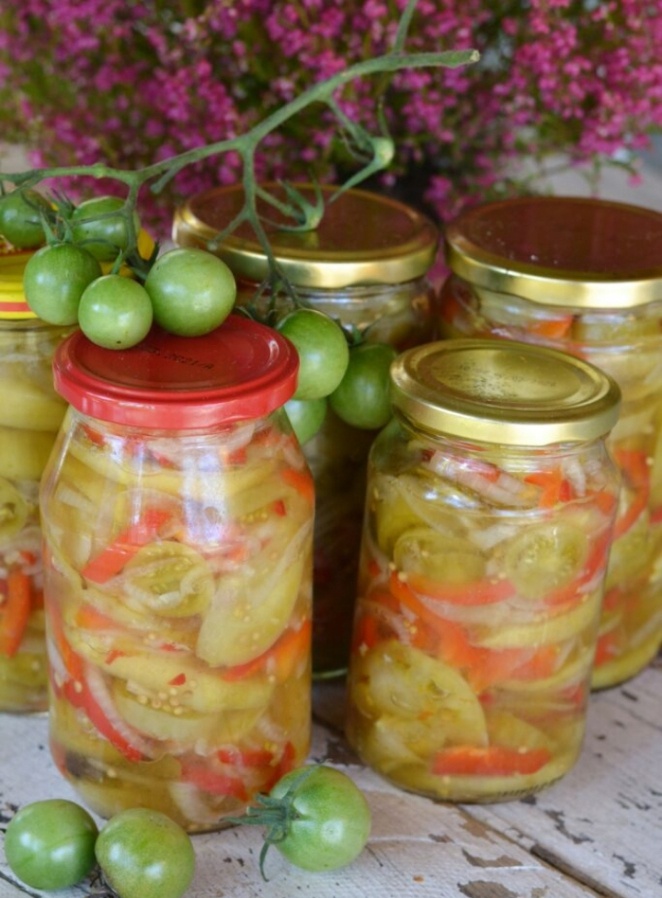 Пикантный салат с зелеными помидорами: невероятный маринад с горчицей