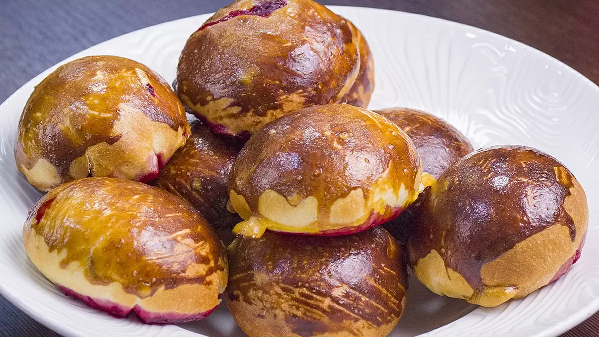 Нежные пирожки с вишней: секреты идеального десерта