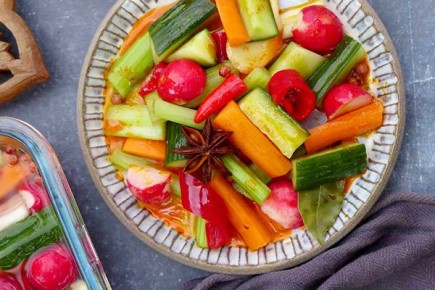 Создайте сычуаньскую закуску всего за ночь: освежающие маринованные овощи