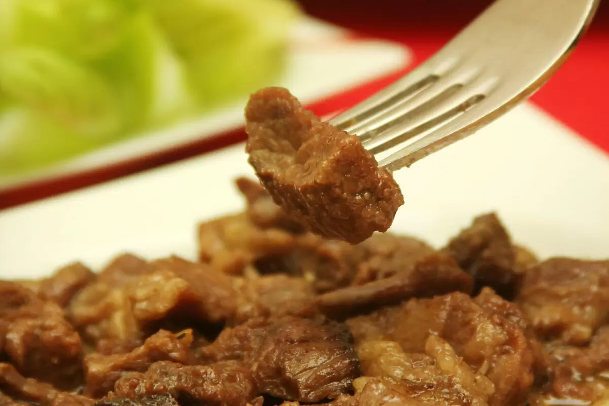 Говядина с луком: быстрый рецепт классического китайского стрит-фуда