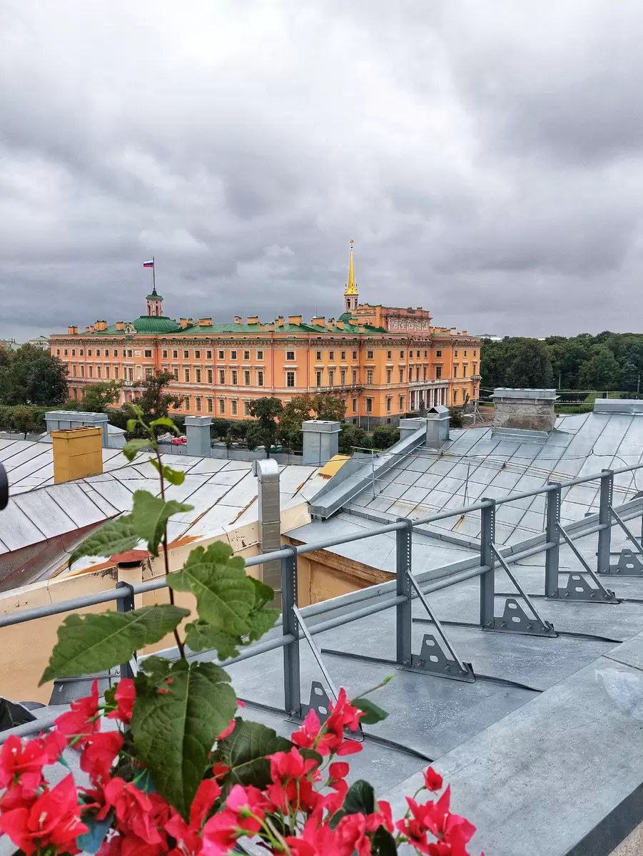 Кофейные моменты с видом на Михайловский замок