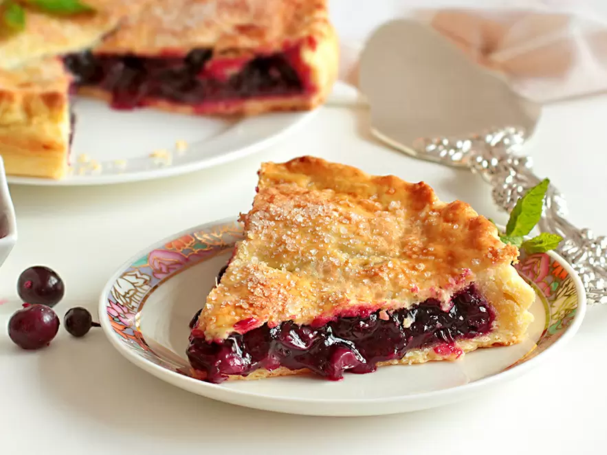 Нежный пирог с черной смородиной: кулинарный шедевр для настоящих гурманов