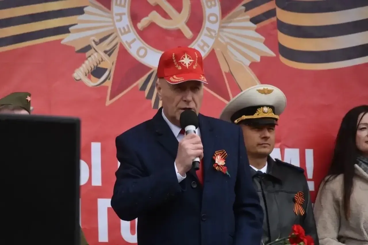 «Бессмертный полк» в Палатке: единение поколений в памяти о героях «Бессмертный полк» в Палатке: единение поколений в памяти о героях
