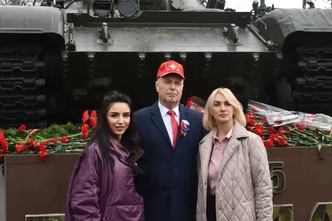 «Бессмертный полк» в Палатке: единение поколений в памяти о героях «Бессмертный полк» в Палатке: единение поколений в памяти о героях
