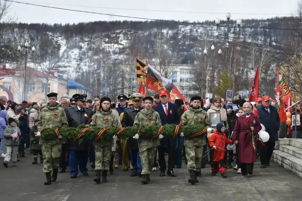 «Бессмертный полк» в Палатке: единение поколений в памяти о героях «Бессмертный полк» в Палатке: единение поколений в памяти о героях