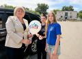 Липецкие автоинспекторы поздравляют водителей с государственным праздником страны