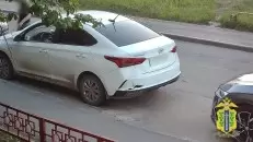 Липчанка, повредившая молотком автомобиль бывшего парня, стала фигуранткой уголовного дела