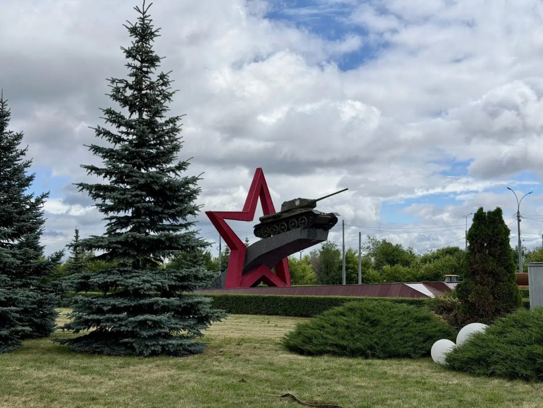 Специалисты «РВК-Липецк» зафиксировали провал в верхней части напорно-самотечного коллектора диаметром 800 мм в районе проезжей части у памятника Танкистам