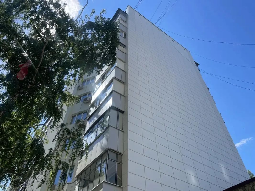 В Липецке на улице Папина капитально обновляют девятиэтажку В Липецке на улице Папина капитально обновляют девятиэтажку