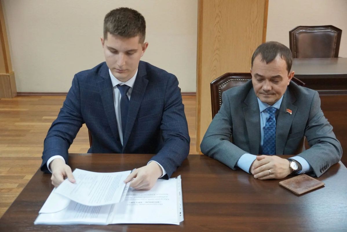 В региональном избиркоме продолжается прием документов от кандидатов в депутаты Госдумы В региональном избиркоме продолжается прием документов от кандидатов в депутаты Госдумы