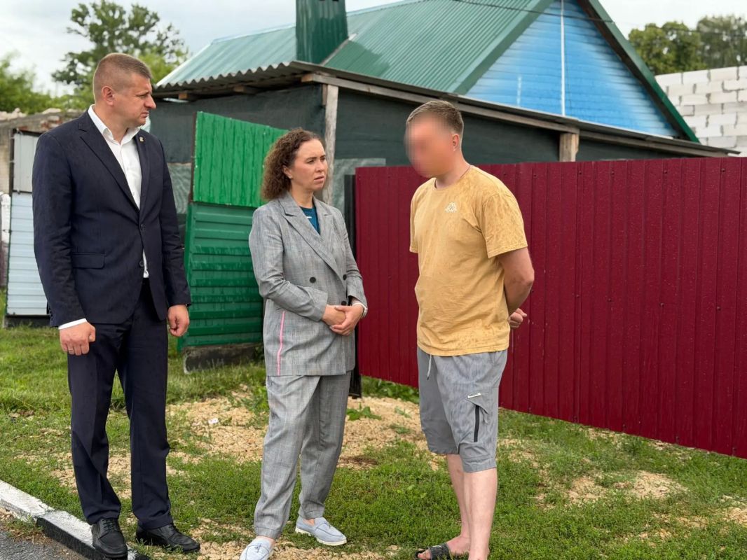 В селе Тербуны заехала в гости к бойцу СВО Евгению В селе Тербуны заехала в гости к бойцу СВО Евгению
