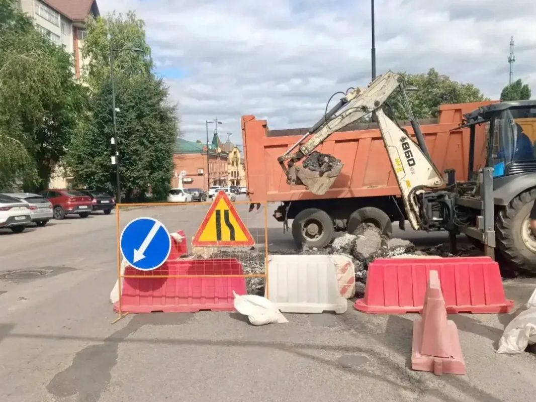 Специалисты РВК-Липецк реконструируют сети водоснабжения на ул. Первомайской Специалисты РВК-Липецк реконструируют сети водоснабжения на ул. Первомайской