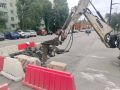 Укол в асфальт делает гидромолот на Первомайской в Липецке