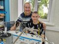 Научила сына в три года пришивать пуговицы, теперь учит швейному делу других