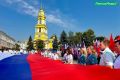 По центру Липецка пронесли 30метровый триколор