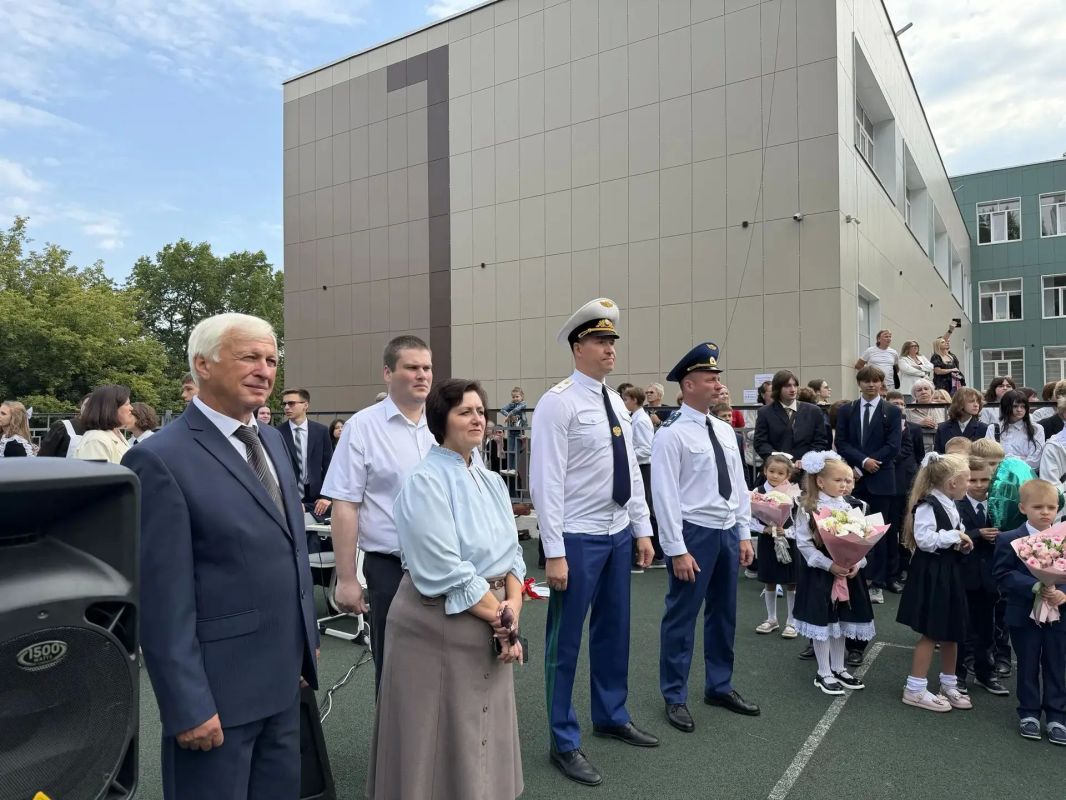 День знаний: разговоры о важном с прокурором Липецкой области Геннадием Анисимовым День знаний: разговоры о важном с прокурором Липецкой области Геннадием Анисимовым