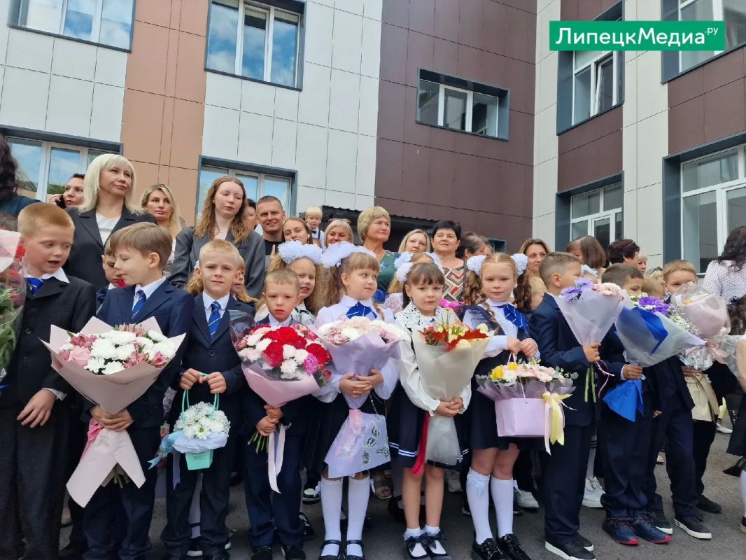Первый звонок прозвенел в школах Липецкой области Первый звонок прозвенел в школах Липецкой области