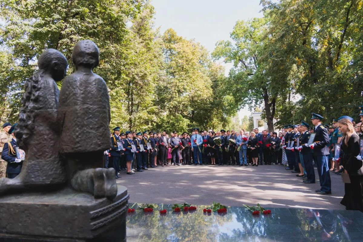 3 сентября 2026 года в Верхнем парке Липецка прошёл траурный митинг, приуроченный ко Дню солидарности в борьбе с терроризмом 3 сентября 2026 года в Верхнем парке Липецка прошёл траурный митинг, приуроченный ко Дню солидарности в борьбе с терроризмом