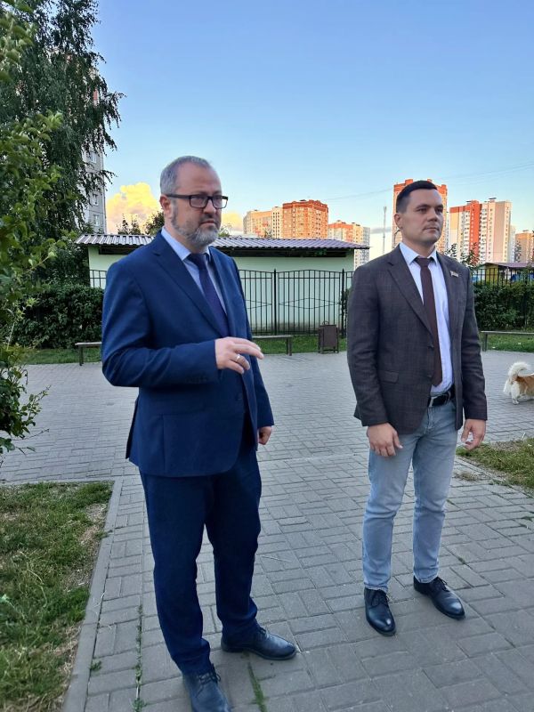 Михаил Щербаков: В конце рабочего дня встретились с жителями дома №10 по улице Коцаря Михаил Щербаков: В конце рабочего дня встретились с жителями дома №10 по улице Коцаря