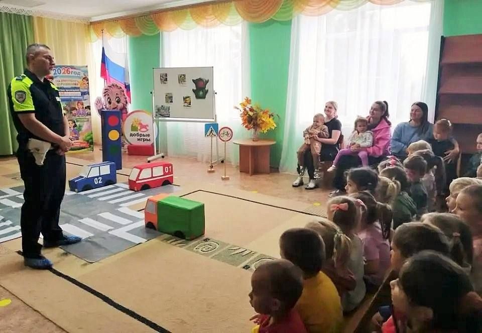В Липецкой области полицейские знакомят малышей с азами дорожной безопасности В Липецкой области полицейские знакомят малышей с азами дорожной безопасности