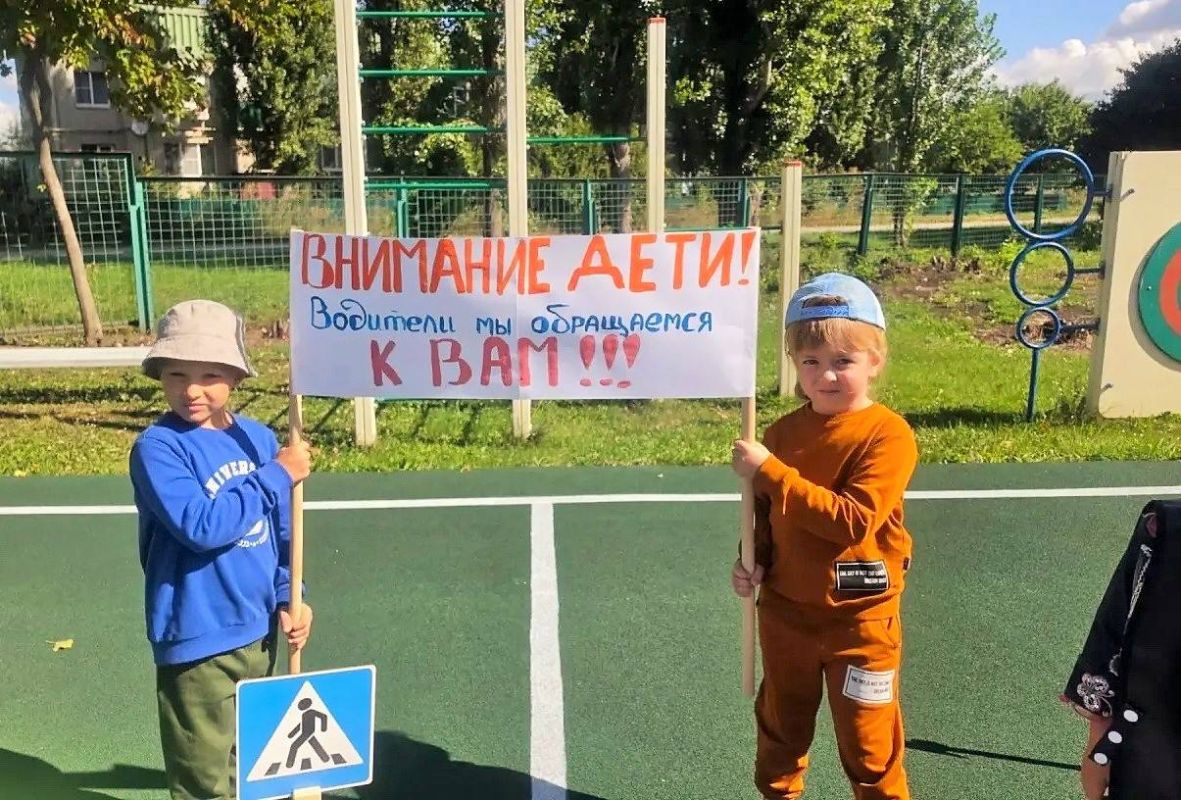 В Липецкой области полицейские знакомят малышей с азами дорожной безопасности В Липецкой области полицейские знакомят малышей с азами дорожной безопасности