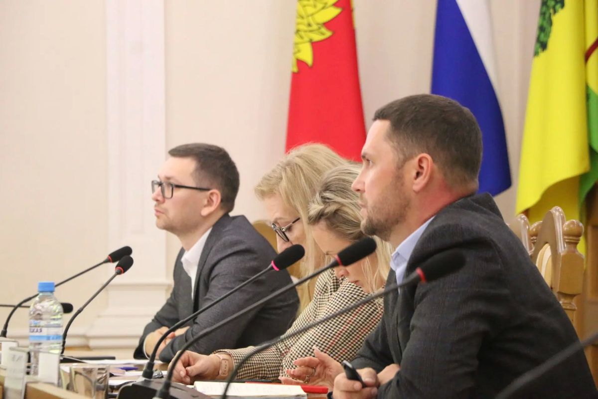 Депутаты обсудили "границы трезвости" и незаконную торговлю в Липецке Депутаты обсудили "границы трезвости" и незаконную торговлю в Липецке
