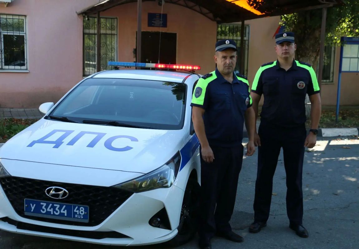 Из горящего дома девушку спасли автоинспекторы в Хлевенском округе