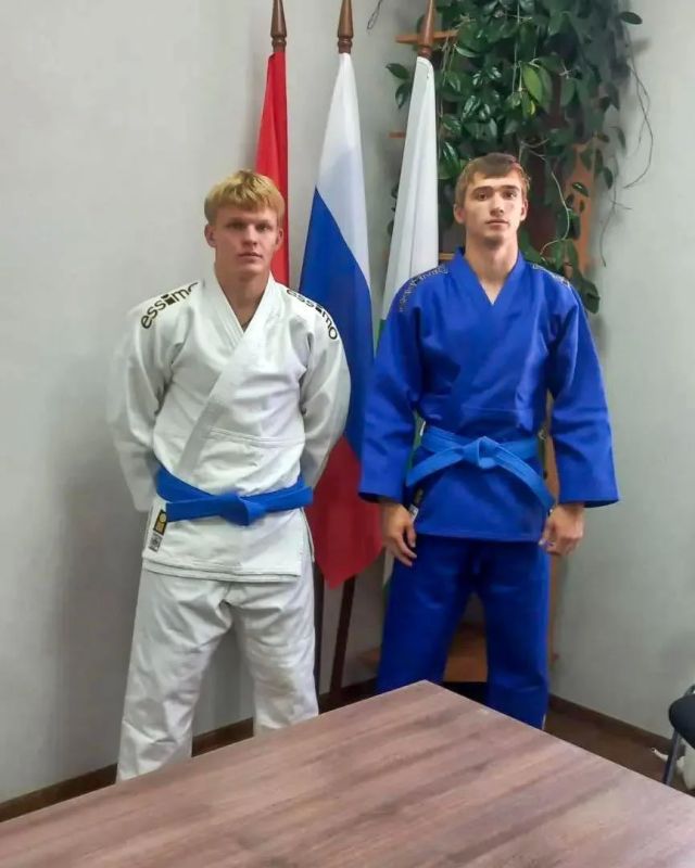 Новую экипировку получили самбисты и дзюдоисты спортивной школы «Локомотив» в Ельце Новую экипировку получили самбисты и дзюдоисты спортивной школы «Локомотив» в Ельце
