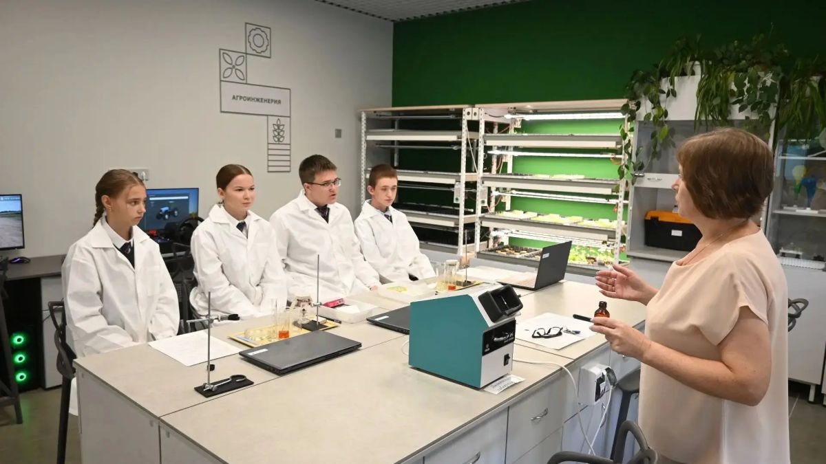 Евгения Уваркина: В Долгоруково открыли агротехкласс Евгения Уваркина: В Долгоруково открыли агротехкласс