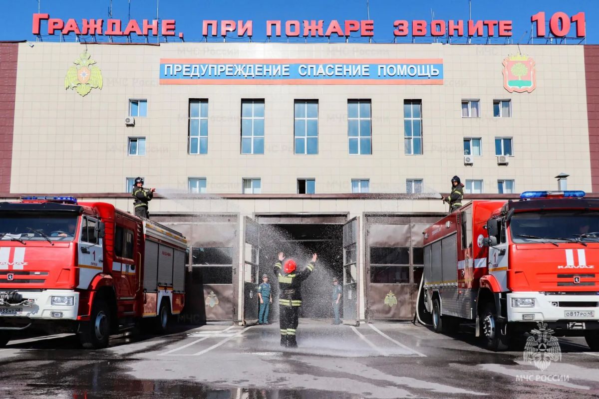 В лучших пожарных традициях: на заслуженный отдых проводили настоящую легенду пожарной охраны региона В лучших пожарных традициях: на заслуженный отдых проводили настоящую легенду пожарной охраны региона