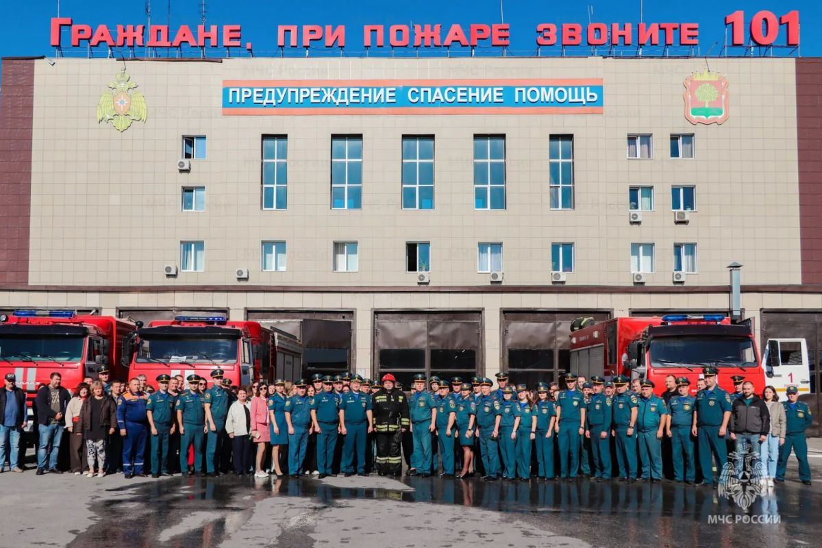 В лучших пожарных традициях: на заслуженный отдых проводили настоящую легенду пожарной охраны региона В лучших пожарных традициях: на заслуженный отдых проводили настоящую легенду пожарной охраны региона