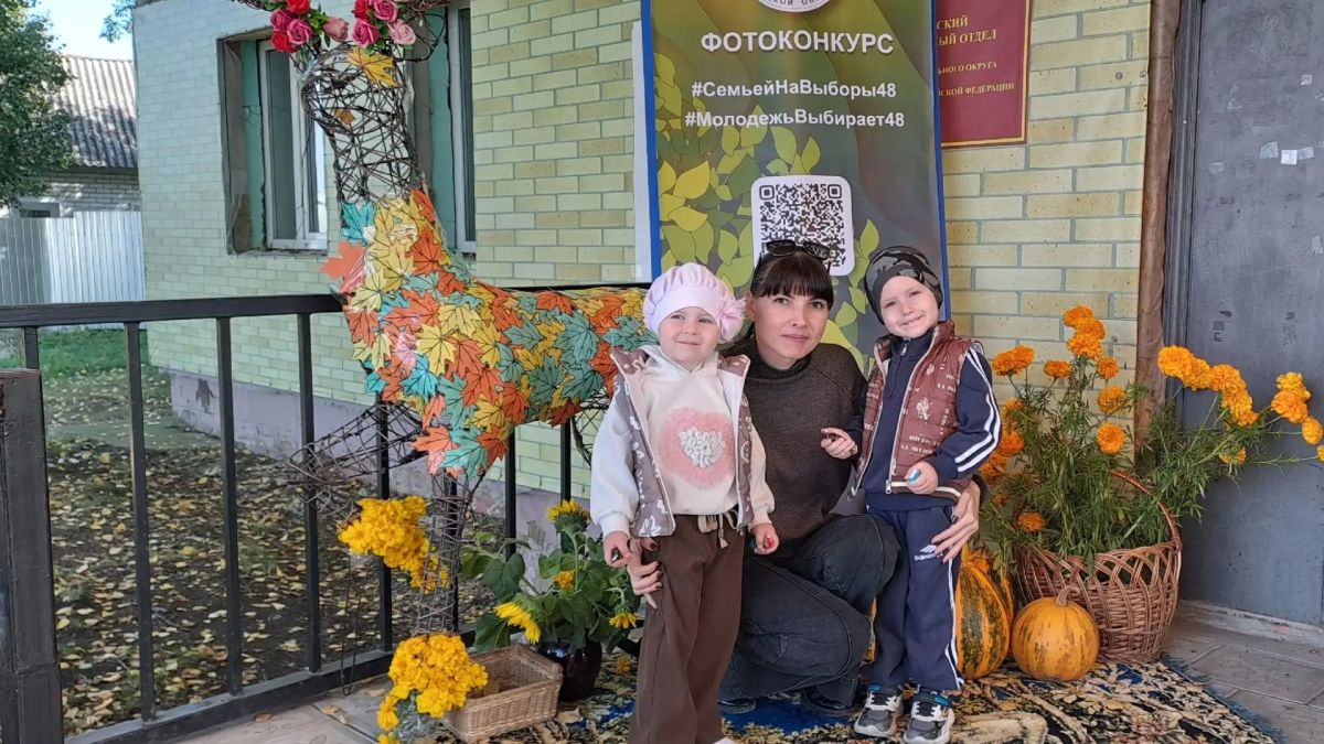 Селфи с букетом бархоток, оленем и тыквами можно сделать на избирательном участке в п. Солидарность Елецкого округа