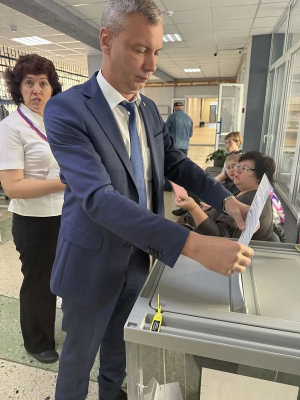 Депутаты горсовета голосуют в первый день выборов: кто-то на участках, кто-то — через ДЭГ Депутаты горсовета голосуют в первый день выборов: кто-то на участках, кто-то — через ДЭГ